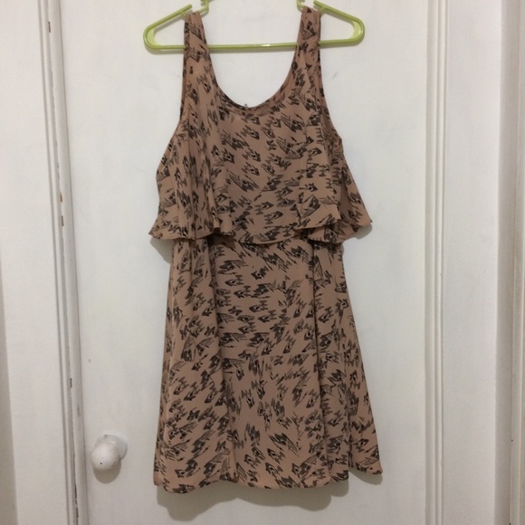 Label removed woman’s 19” pit to pit flounce dress - Picture 1 of 2